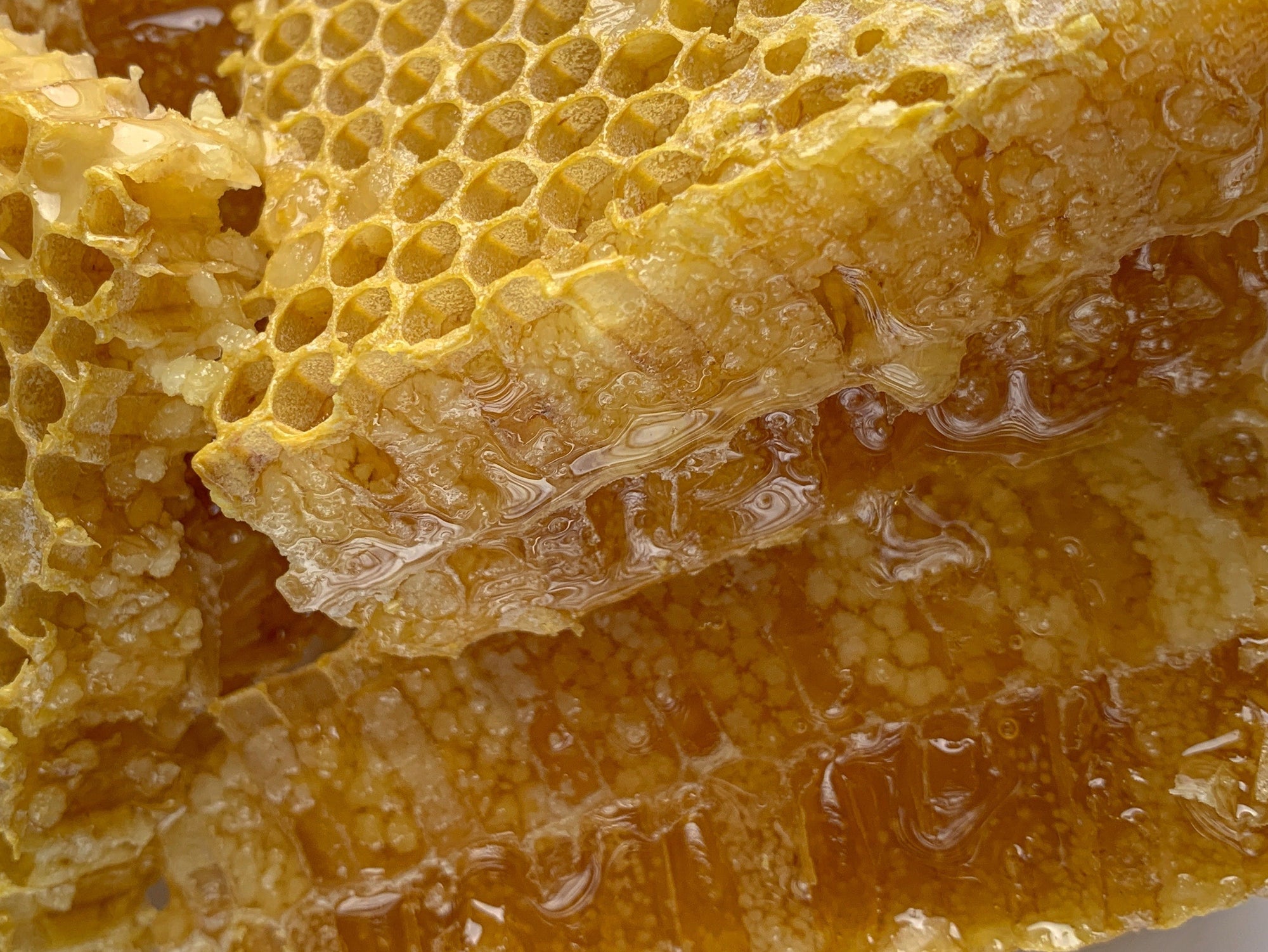Mānuka Honey Texture and Consistency - byNUBU